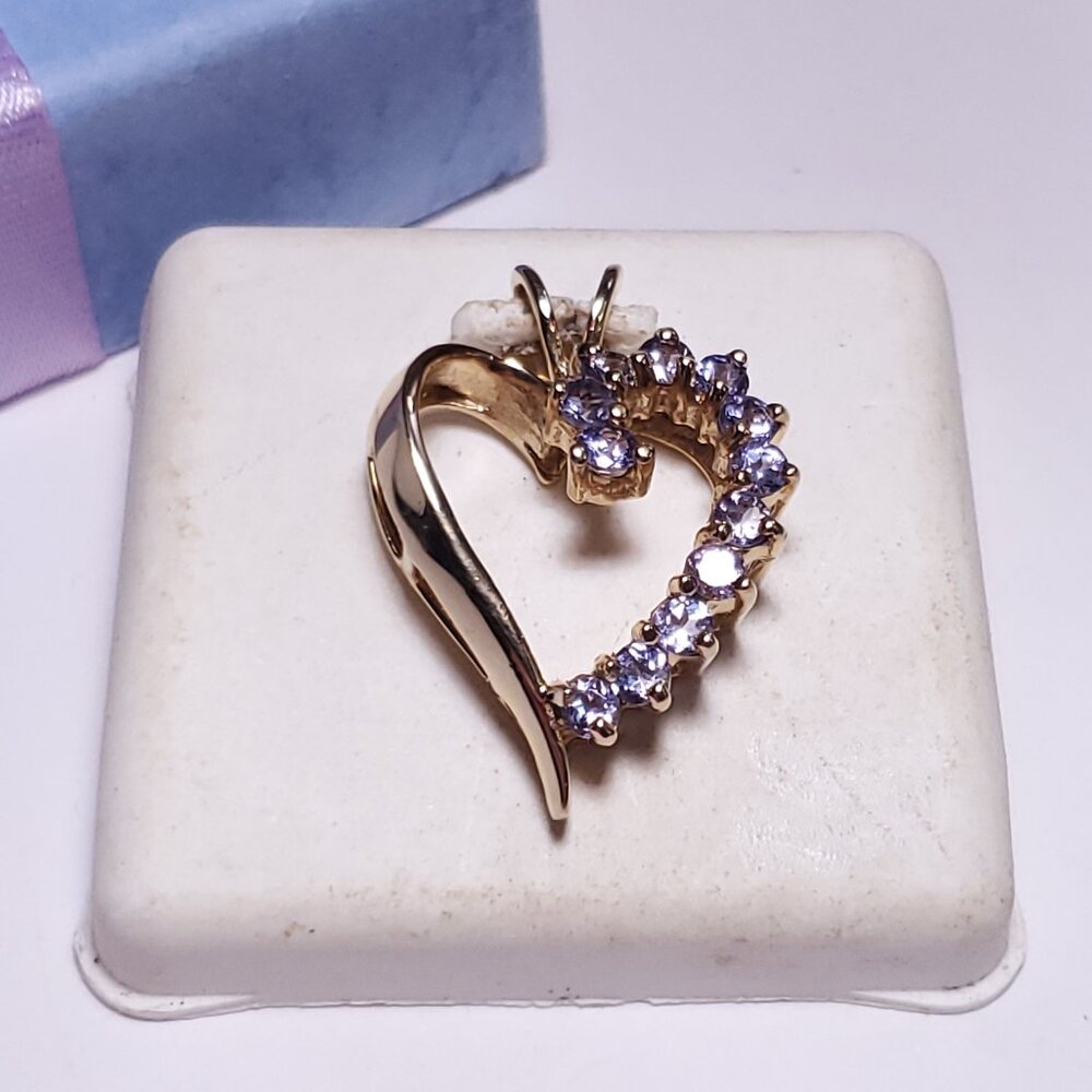 Estate .75cttw Natural Tanzanite dimensional 10Kt Y/Gold JCR Heart Pendant#24132